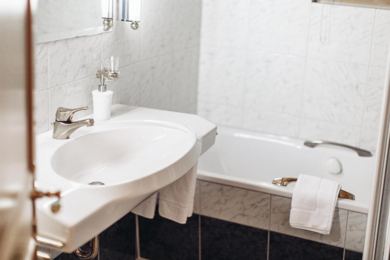 לנזרהיידה Hotel Spescha מראה חיצוני תמונה